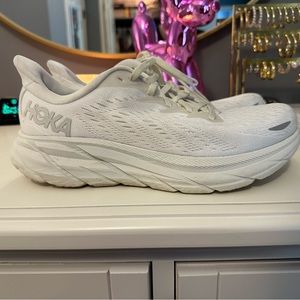 White hoka clifton 8s WIDE